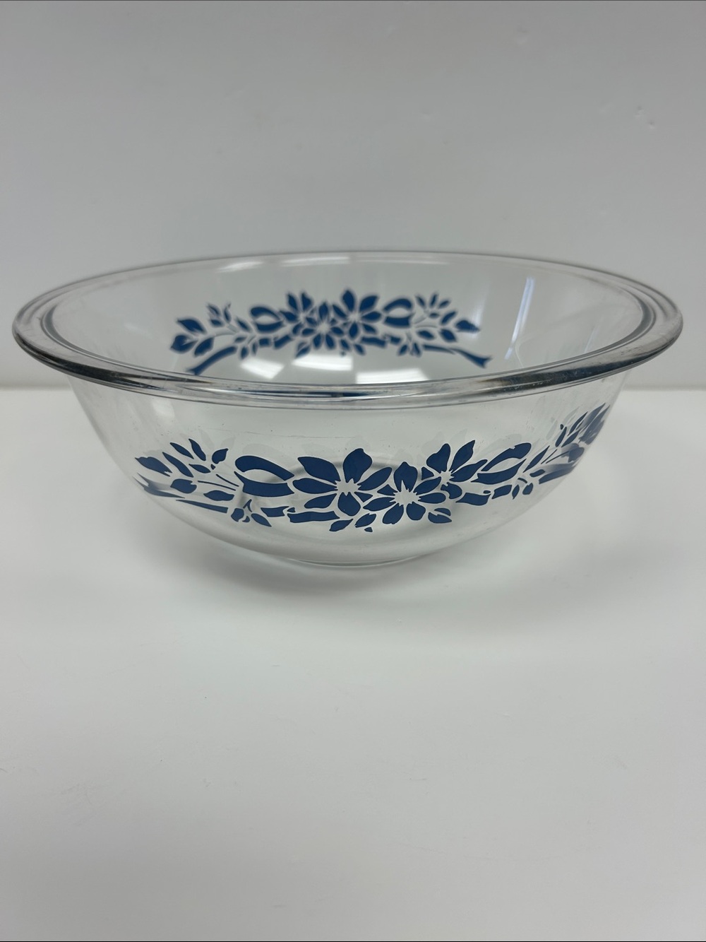 Vintage PYREX  325  2.5  L  “Blue Floral Ribbon” clear mixing bowl USA